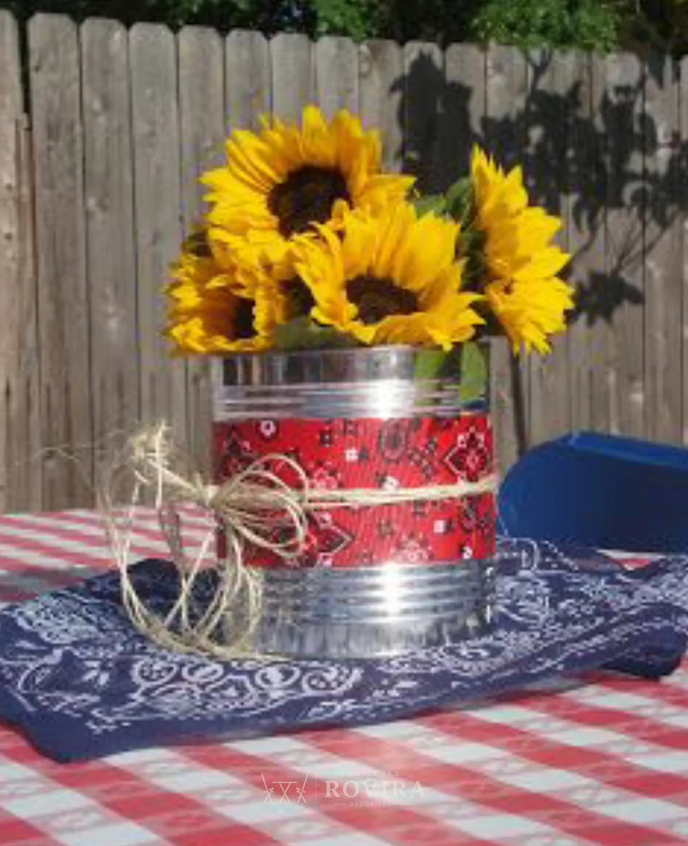 Girasoles en balde sobre bandana, decoración típica costarricense