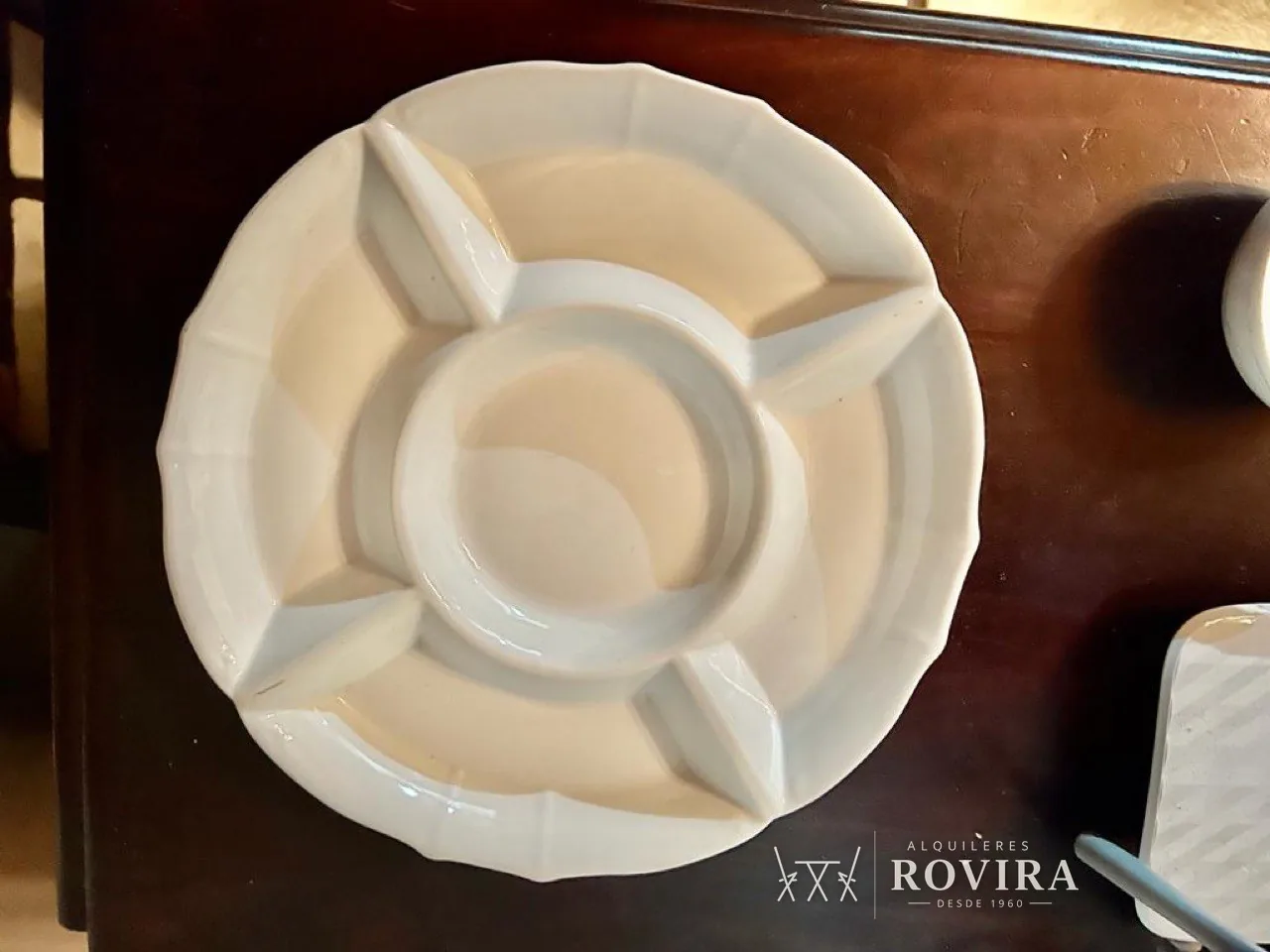 Plato botanero dividido en 5 secciones, foto de producto